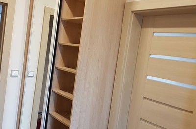 Skříně a nábytek