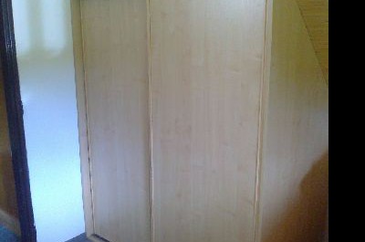 Vestavěné skříně s posuvnými dveřmi pro atypické prostory