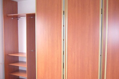 Vestavěné skříně s posuvnými dveřmi