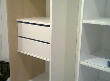 Vestavěné skříně s posuvnými dveřmi pro atypické prostory